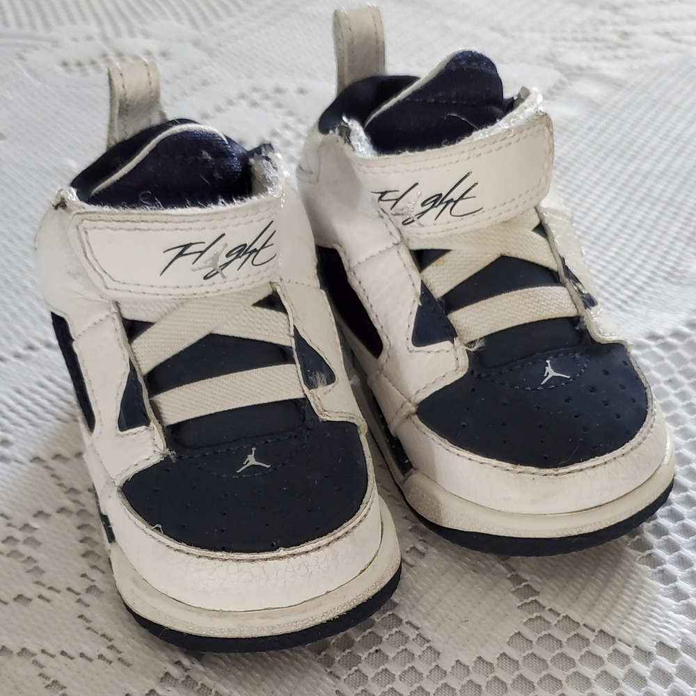 Toddler Air Jordan sneakers, size 4